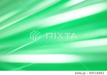 抽象的背景　緑色系　緩やかな流れ・ライン 69516862