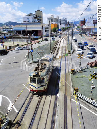 路面電車の走る風景 69517615