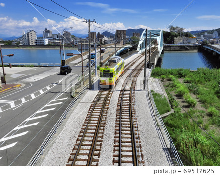 路面電車の走る風景 69517625