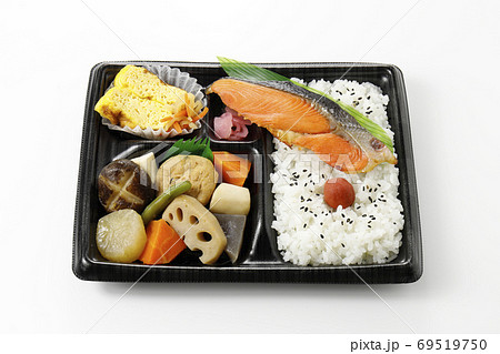 鮭の入ったお弁当の写真素材