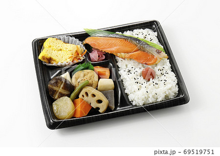 鮭の入ったお弁当 鮭の入ったお弁当 69519751