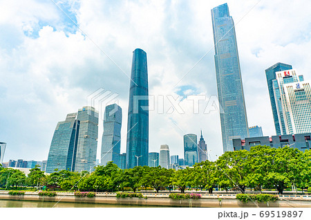 都会のビル 69519897