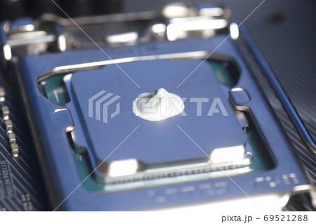 CPU with thermal paste applied. CPU with thermal paste applied. 69521288