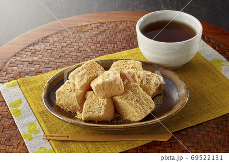 わらび餅【きな粉】とほうじ茶 69522131