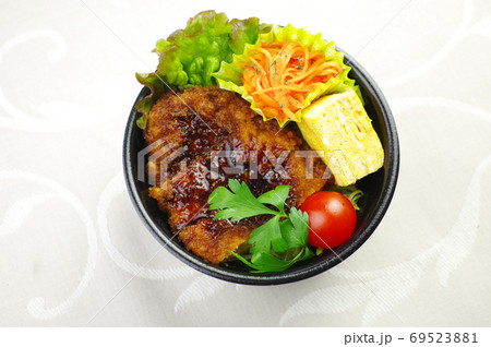 ソースカツ丼の弁当 ソースカツ丼の弁当 69523881