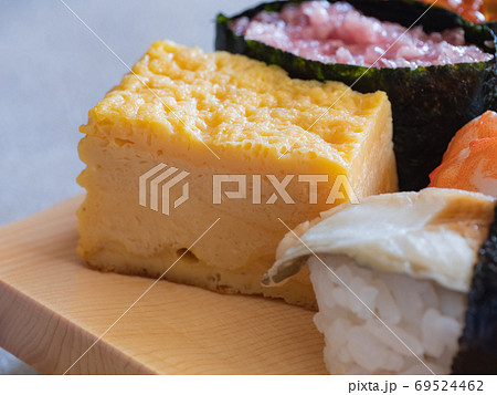 玉子焼き お寿司屋さんの甘い玉子焼き の写真素材