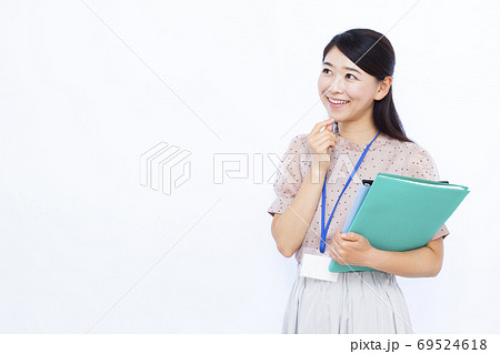 30代女性 オフィスカジュアル 69524618