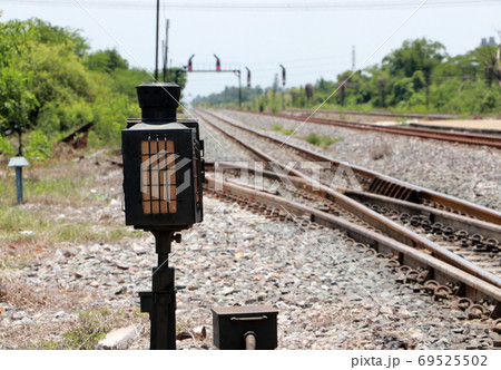 Signal lamp shunting railroad tracks beside the railway. 69525502