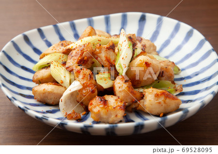 ぼんじりのネギ塩炒め 69528095