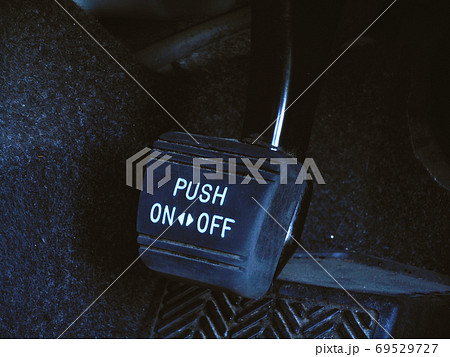 足踏み式パーキングブレーキのペダル 69529727