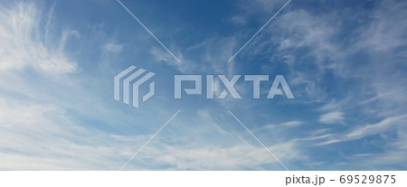 早朝にたなびく巻雲 69529875