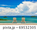 Couple of beach beds on tropical beach with beautyful blue sky 69532305