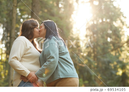 Lesbians kissing outdoors Lesbians kissing outdoors 69534105
