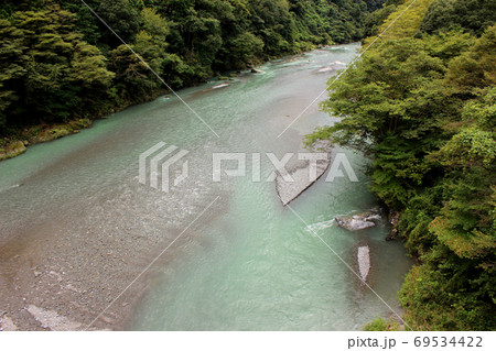 軍畑大橋から見た多摩川の上流方向（2） 69534422