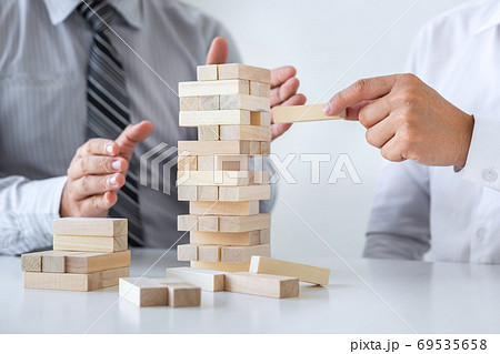 Planning Risk and Strategy in Business, Image of 69535658