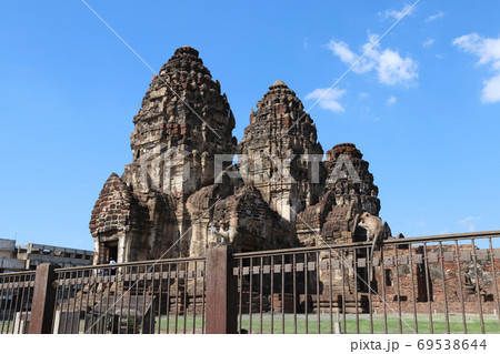 Phra prang Sam Yot (three holy prangs) in Lopburi province, Thailand. Phra prang Sam Yot (three holy prangs) in Lopburi province, Thailand. 69538644