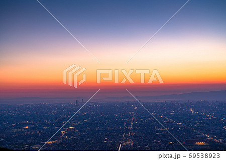 《大阪府》大阪中心街の夜景・全景 69538923