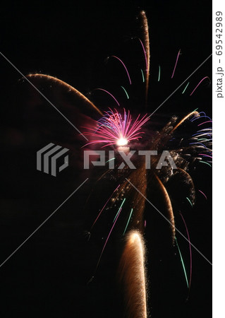 打ち上げ花火 69542989