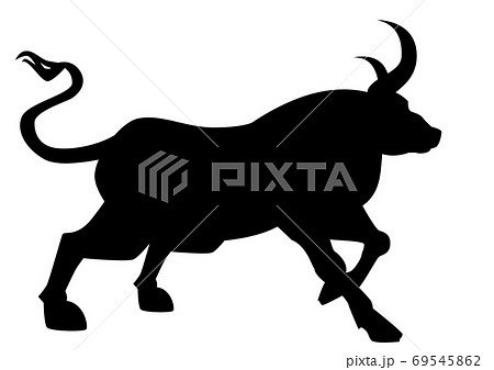 牛のシルエット　動物　牛　丑年　15　立ちポーズの牛 69545862