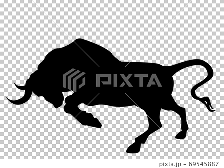 牛のシルエット　動物　牛　丑年　8　飛びかかる牛 69545887