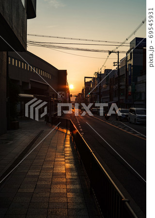 夕暮れの街並み・阪急豊中駅駅前 夕暮れの街並み・阪急豊中駅駅前 69545931