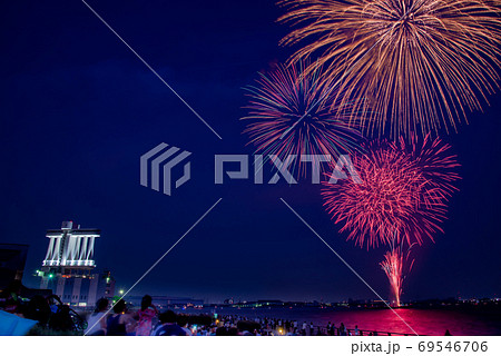 愛知県名古屋市 夏の名古屋港 みなと祭の花火大会 比較明合成の写真素材
