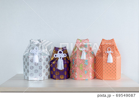 愛犬の遺骨　葬儀　骨壺 69549087