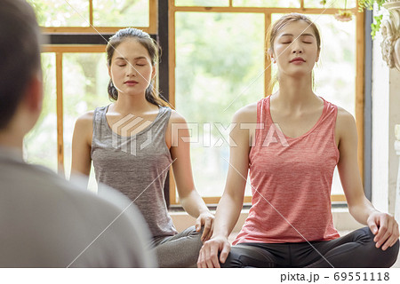 Women sportswear 69551118