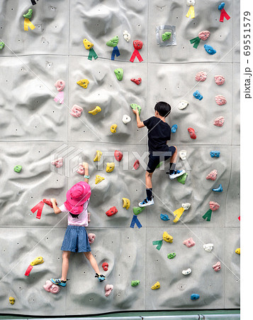 公園のボルダリングウォール 公園のボルダリングウォール 69551579