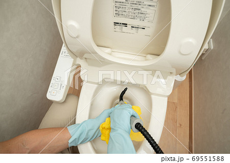 スチームクリーナーでトイレクリーニング 69551588