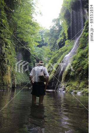 由布川峡谷、水に入る、女子、絶景 由布川峡谷、水に入る、女子、絶景 69551634