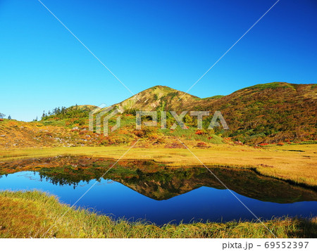 紅葉の火打山 69552397