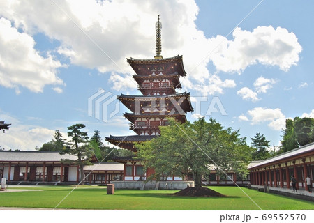 薬師寺の西塔 69552570