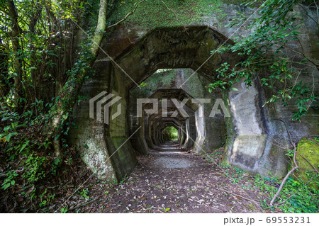 熊延鉄道の落石よけに作られたこの八角トンネルの貴重な産業遺構の観光地 熊延鉄道の落石よけに作られたこの八角トンネルの貴重な産業遺構の観光地 69553231