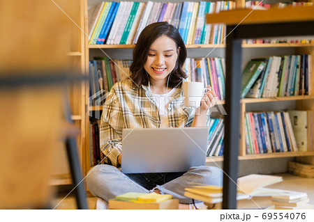 Woman in library 69554076