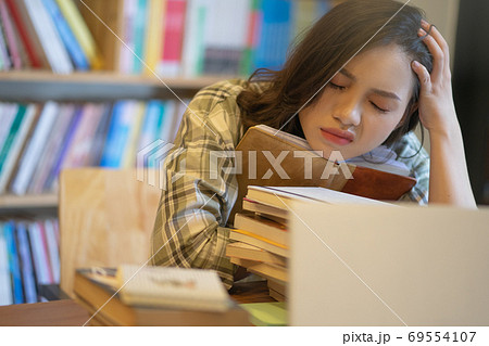 Woman in library 69554107