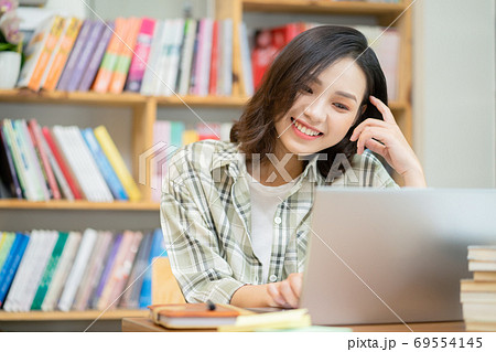 Woman in library 69554145