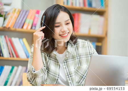 Woman in library 69554153