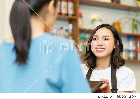 Waiter, coffee shop 69554207