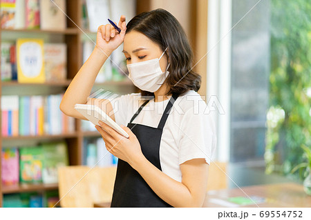 clerk, pandemic, new normal clerk, pandemic, new normal 69554752