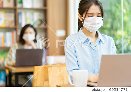 People working after pandemic 69554771