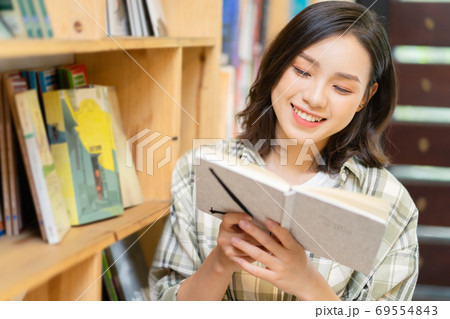 Woman in library 69554843