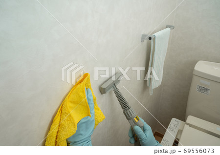 スチームクリーナーでトイレ壁紙クリーニング スチームクリーナーでトイレ壁紙クリーニング 69556073