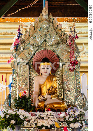 The White stupa temple of Kuthodaw in Mandalay, Myanmar, former Burma The White stupa temple of Kuthodaw in Mandalay, Myanmar, former Burma 69556296