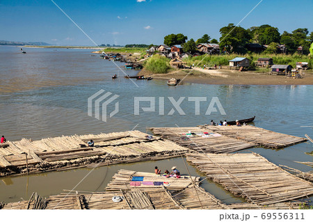 Floating bamboo village on the Irrawaddy in Mandalay, Myanmar Floating bamboo village on the Irrawaddy in Mandalay, Myanmar 69556311