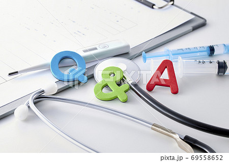 医療イメージ　ドクターに質問 69558652