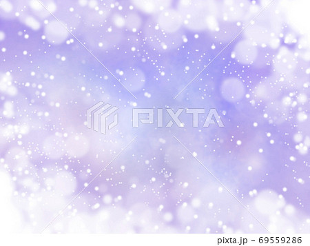 雪がキラキラ輝き降る背景イラスト 紫のイラスト素材