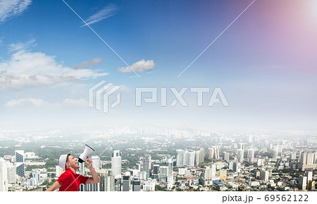 Guy screaming in loudspeaker 69562122