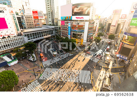 《東京都》渋谷の夕暮れ・人々の影 《東京都》渋谷の夕暮れ・人々の影 69562638