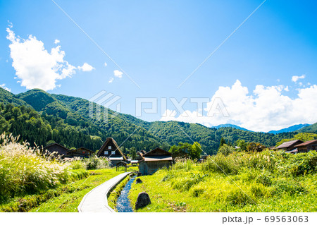 岐阜県白川郷合掌造り 69563063